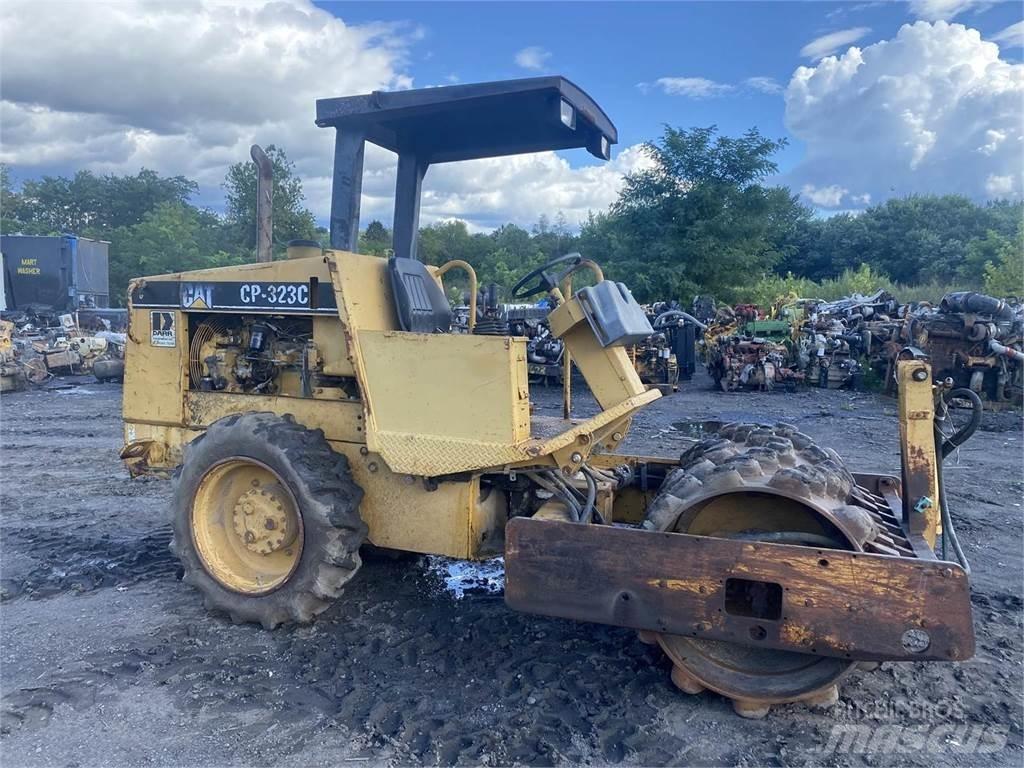 CAT CP323C Augsnes blīvētāji