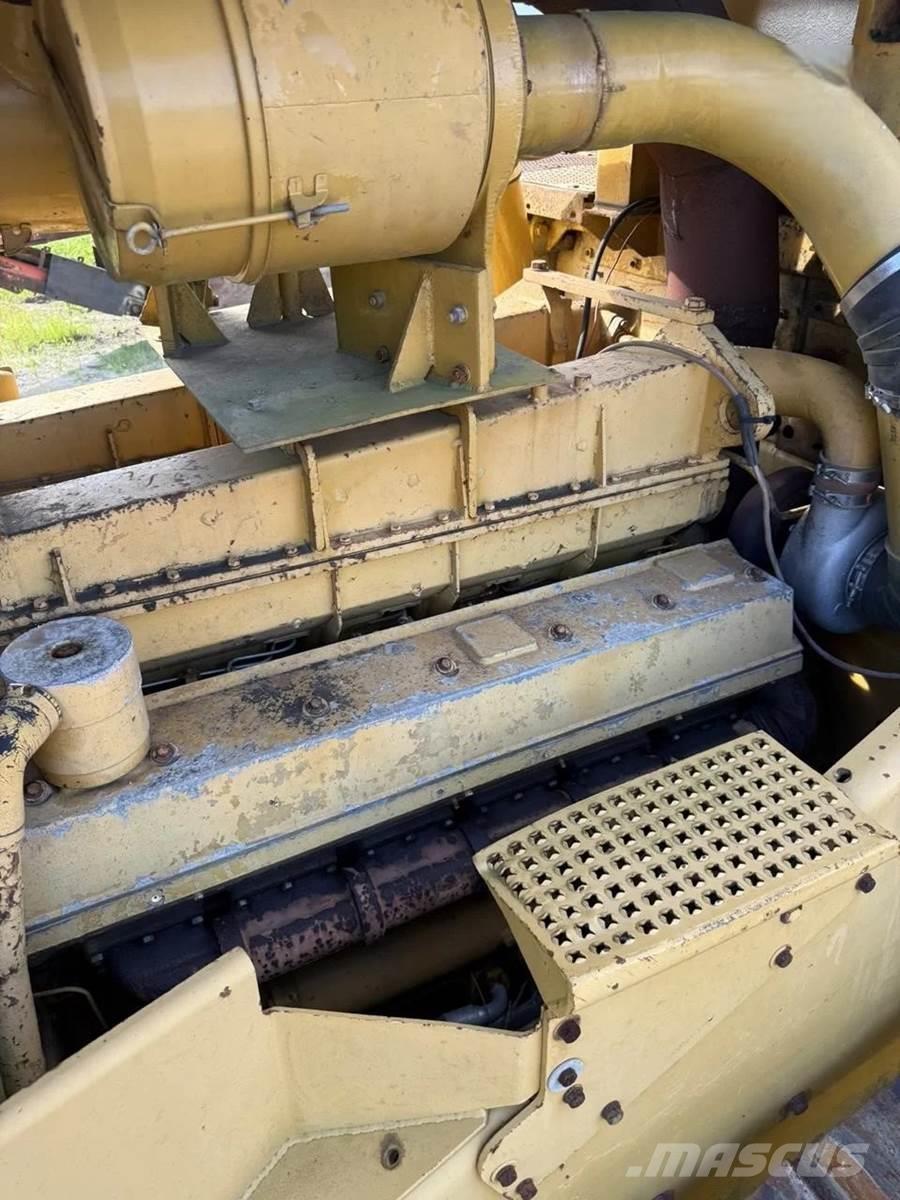 CAT D10 Kāpurķēžu buldozeri