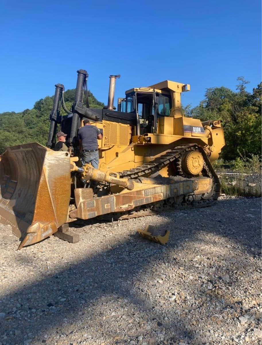 CAT D10R Kāpurķēžu buldozeri