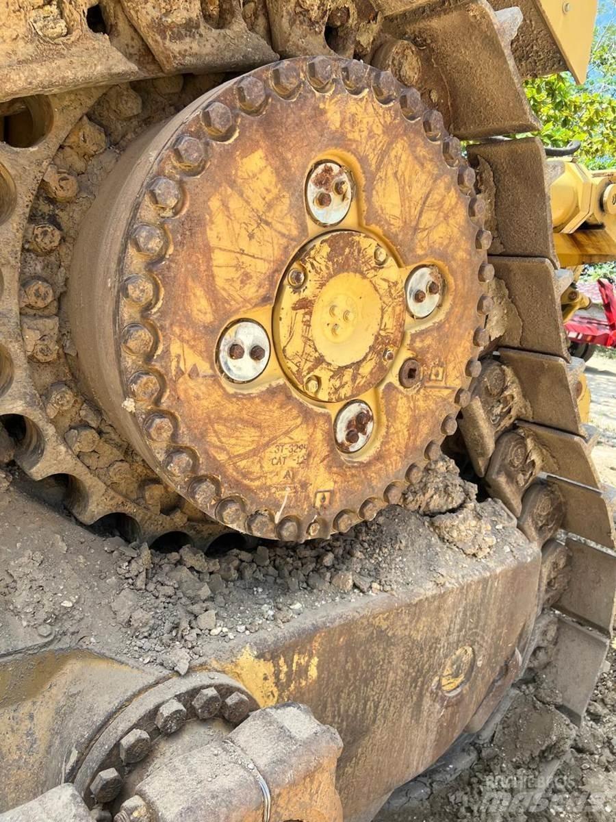 CAT D10T Kāpurķēžu buldozeri