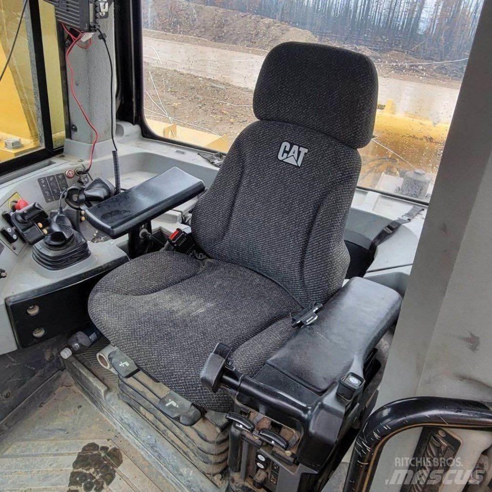 CAT D10T Kāpurķēžu buldozeri