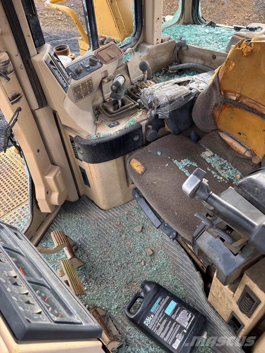 CAT D11R Kāpurķēžu buldozeri