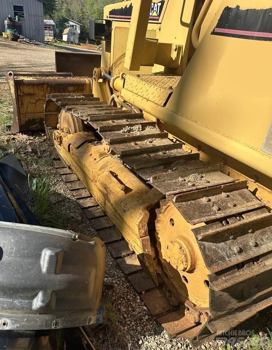 CAT D3B Kāpurķēžu buldozeri