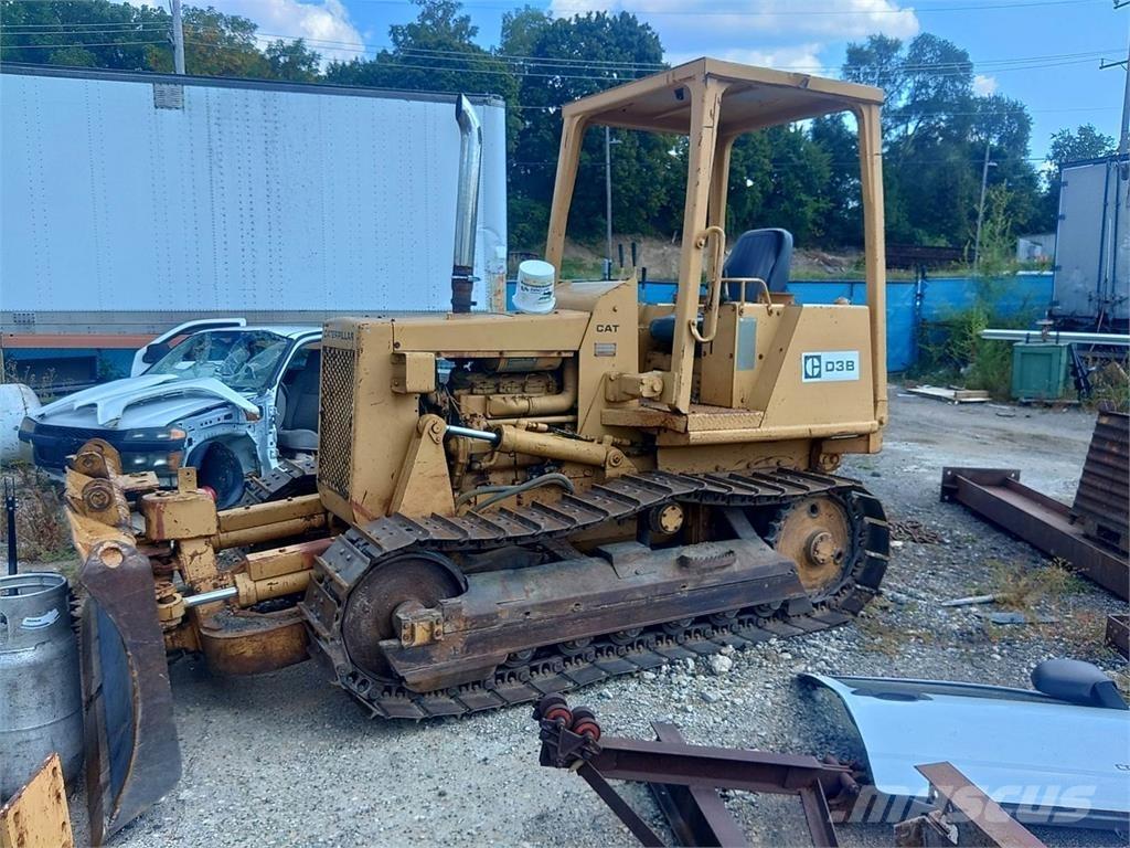 CAT D3B Kāpurķēžu buldozeri