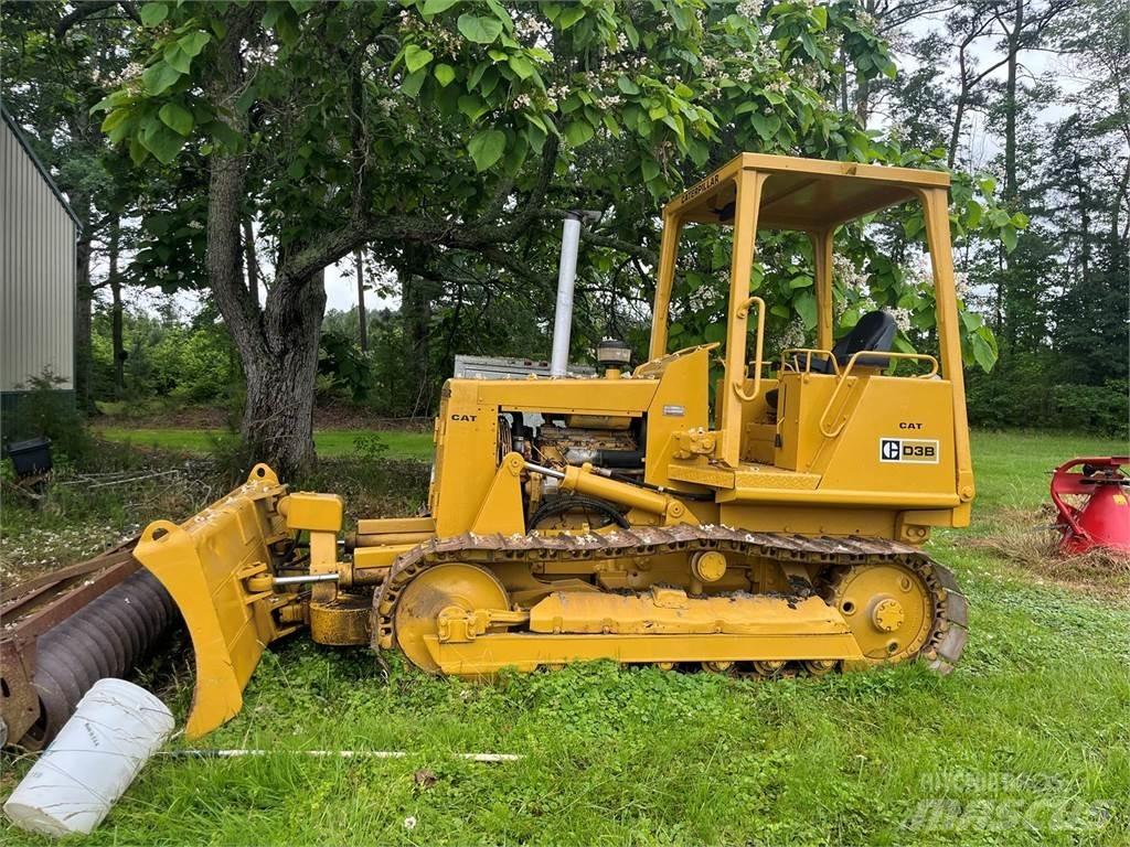 CAT D3B Kāpurķēžu buldozeri