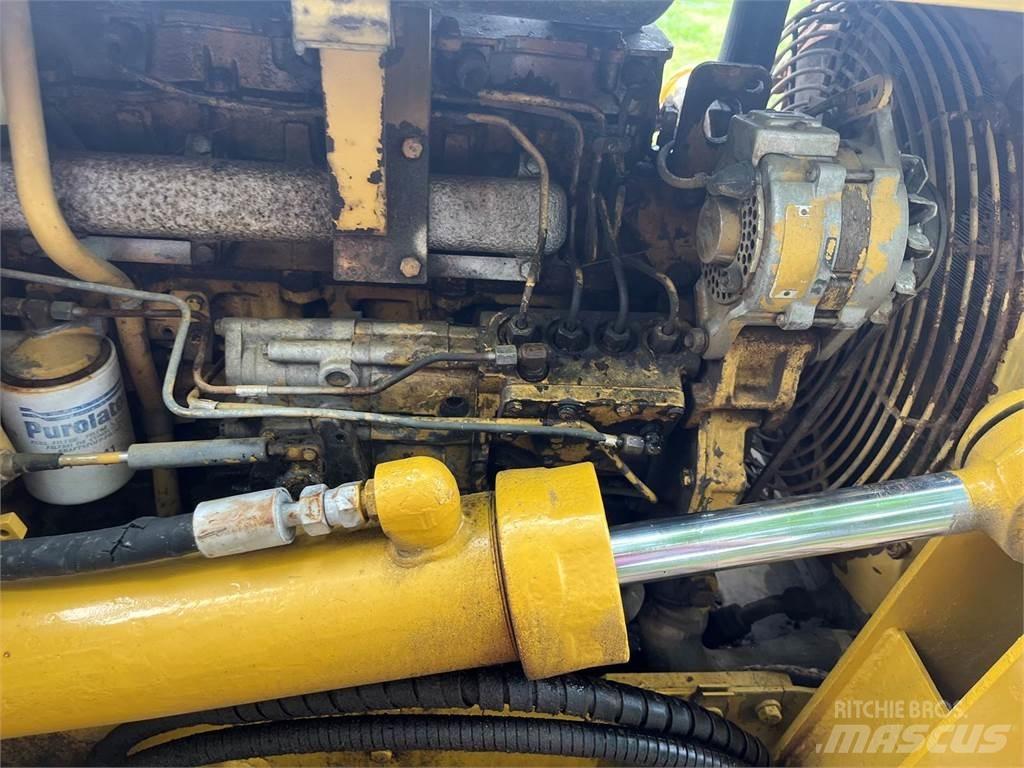 CAT D3B Kāpurķēžu buldozeri
