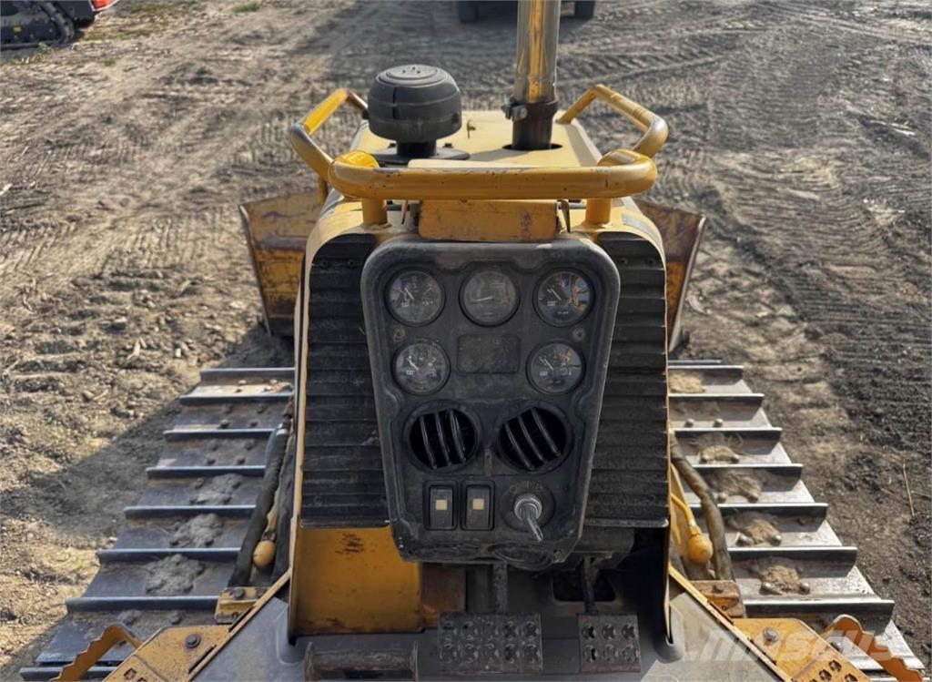 CAT D3G XL Kāpurķēžu buldozeri