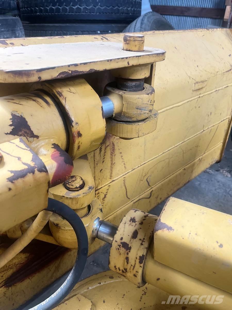 CAT D4C Kāpurķēžu buldozeri