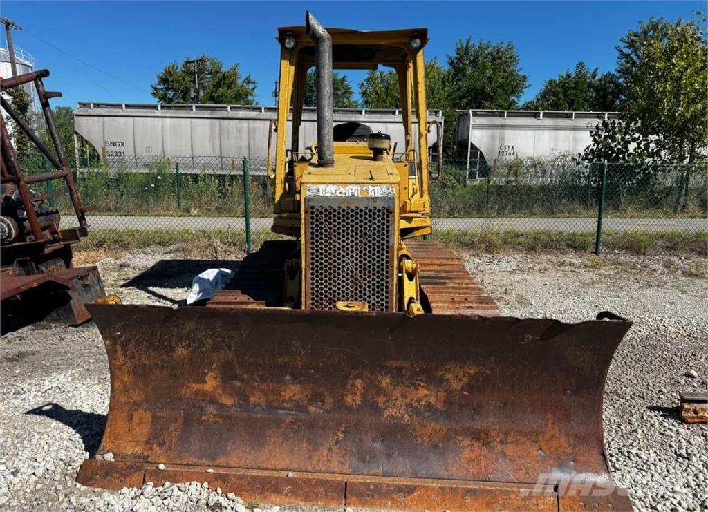 CAT D4C Kāpurķēžu buldozeri