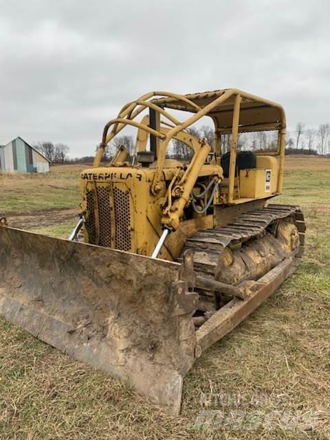 CAT D4D Kāpurķēžu buldozeri