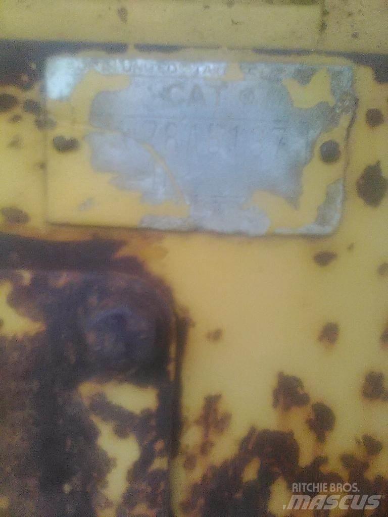 CAT D4D Kāpurķēžu buldozeri