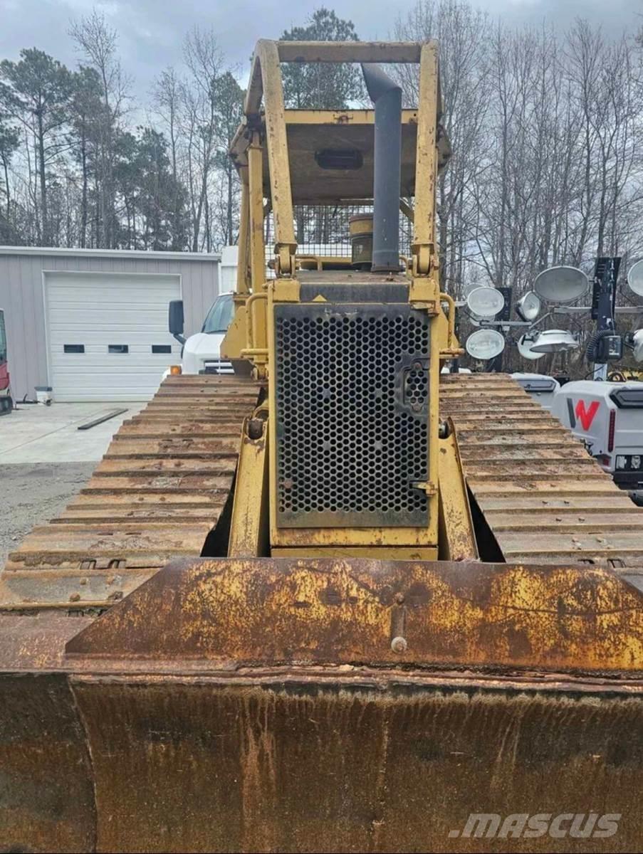 CAT D4H II Kāpurķēžu buldozeri
