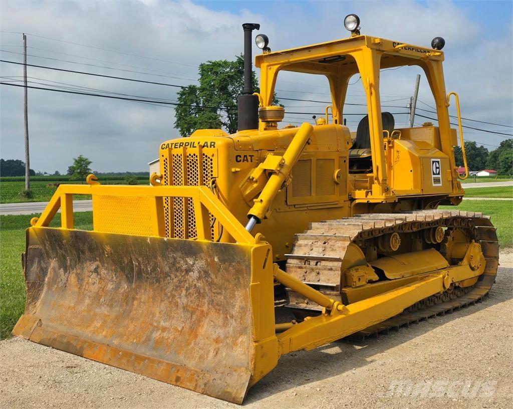 CAT D5B Kāpurķēžu buldozeri