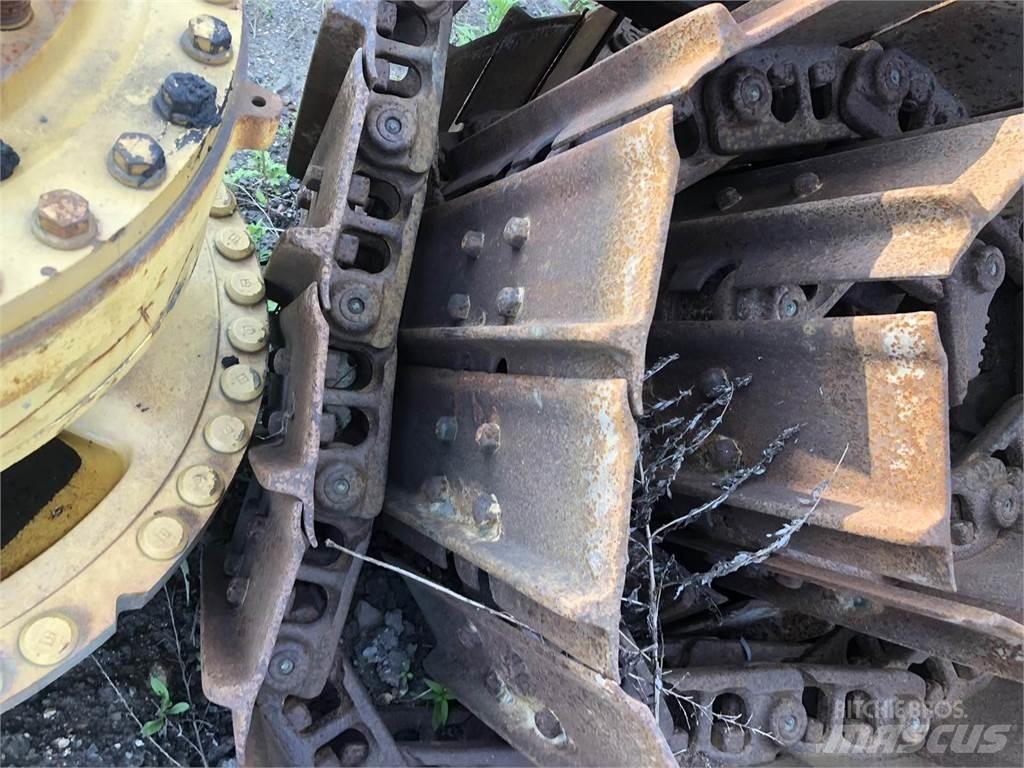 CAT D5C Sliedes, ķēdes un šasija