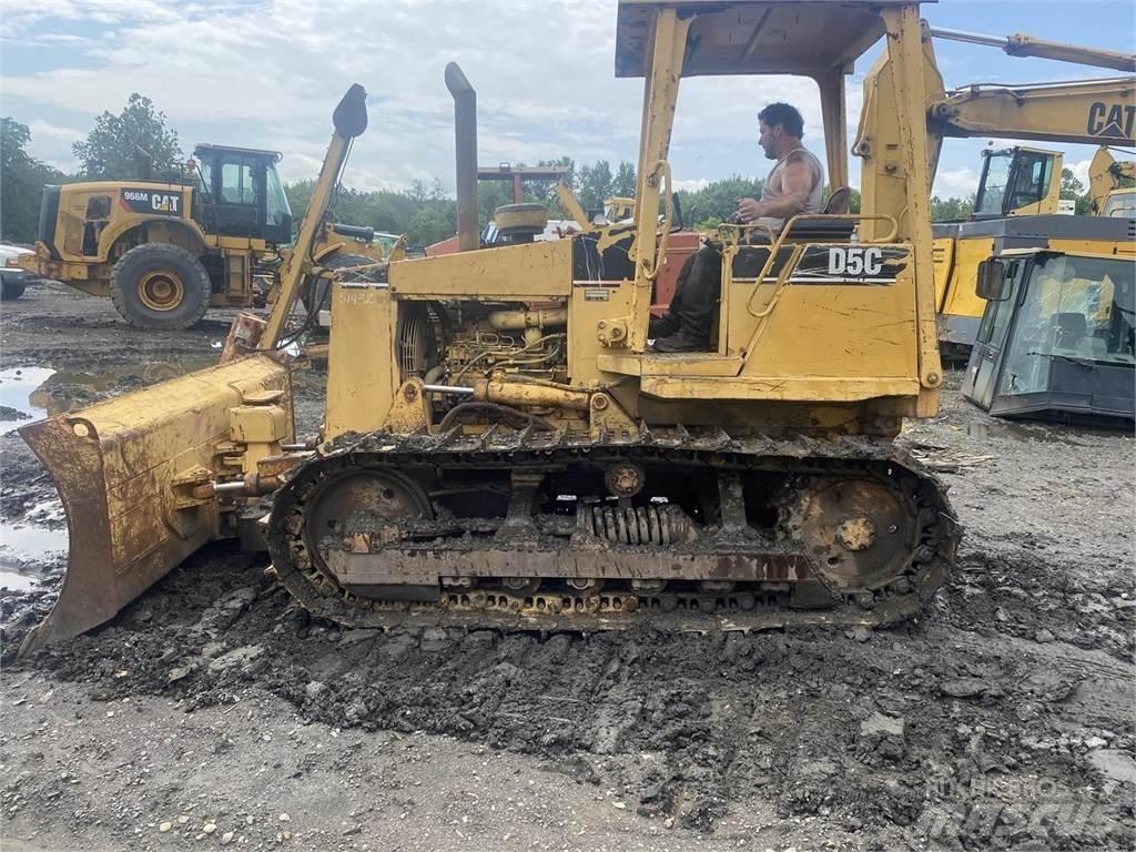 CAT D5C Kāpurķēžu buldozeri
