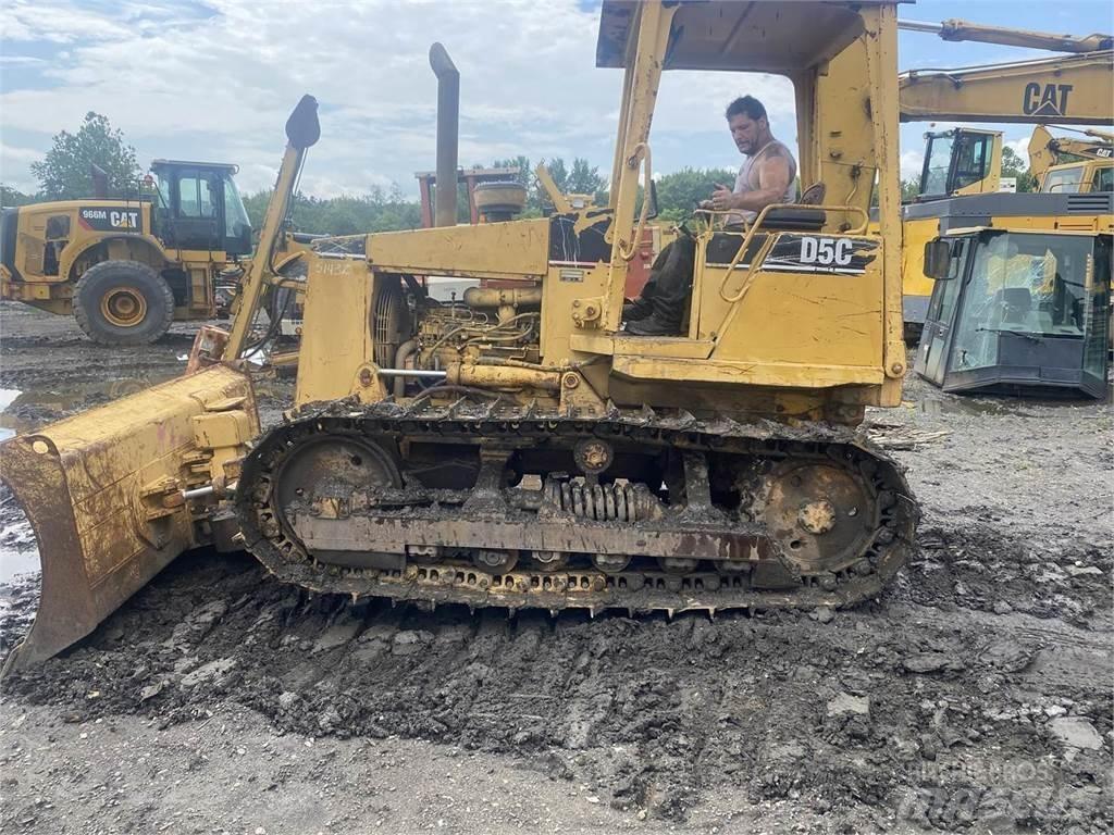 CAT D5C Kāpurķēžu buldozeri