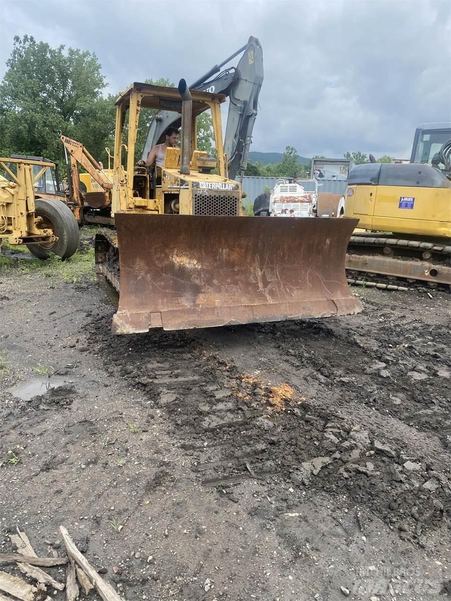CAT D5C Kāpurķēžu buldozeri