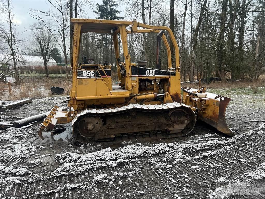 CAT D5C Kāpurķēžu buldozeri