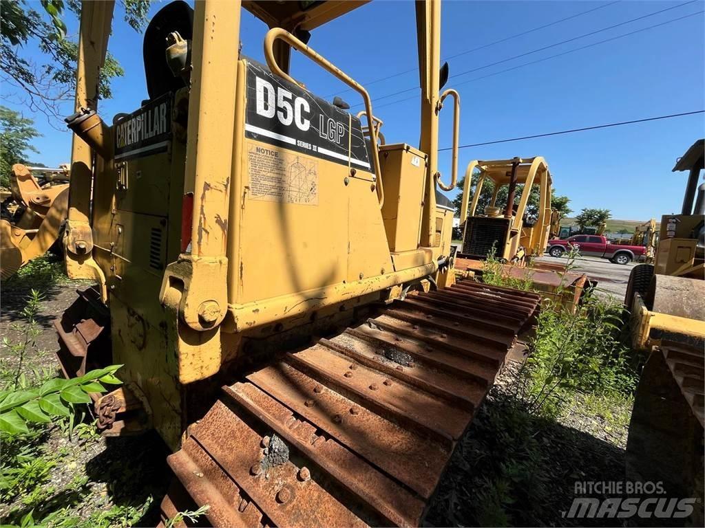 CAT D5C Kāpurķēžu buldozeri