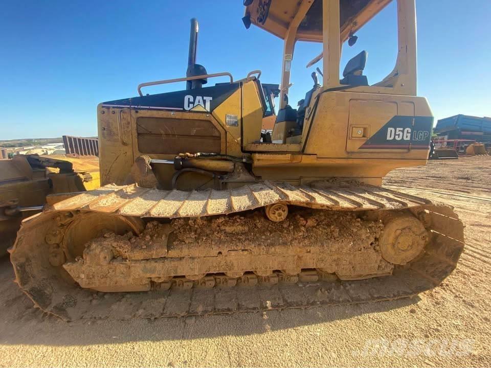 CAT D5G Kāpurķēžu buldozeri