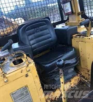 CAT D5H Kāpurķēžu buldozeri