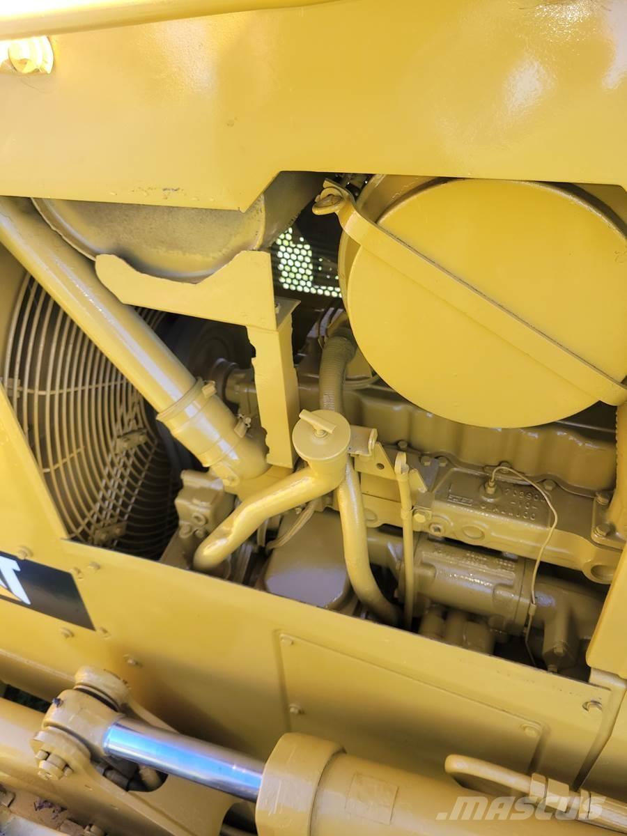 CAT D5H Kāpurķēžu buldozeri