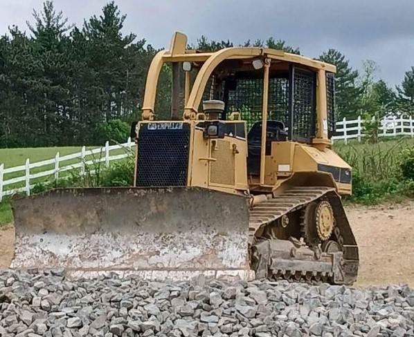CAT D5M Kāpurķēžu buldozeri