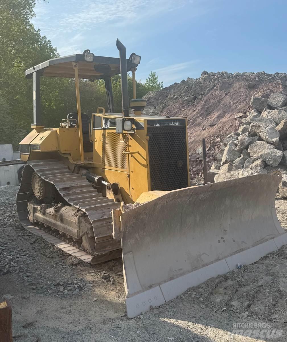 CAT D5M Kāpurķēžu buldozeri