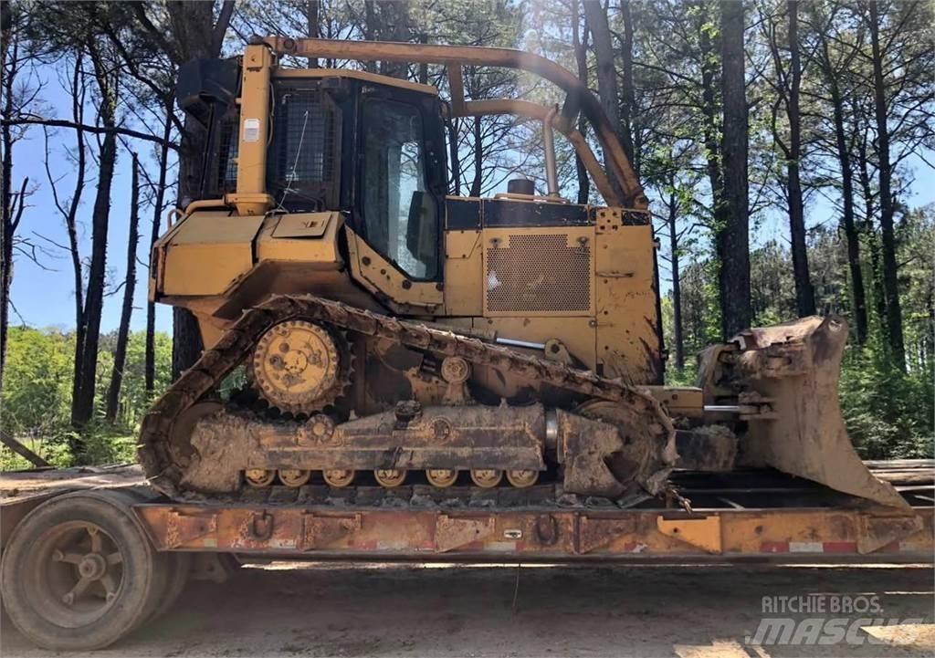 CAT D5M Kāpurķēžu buldozeri