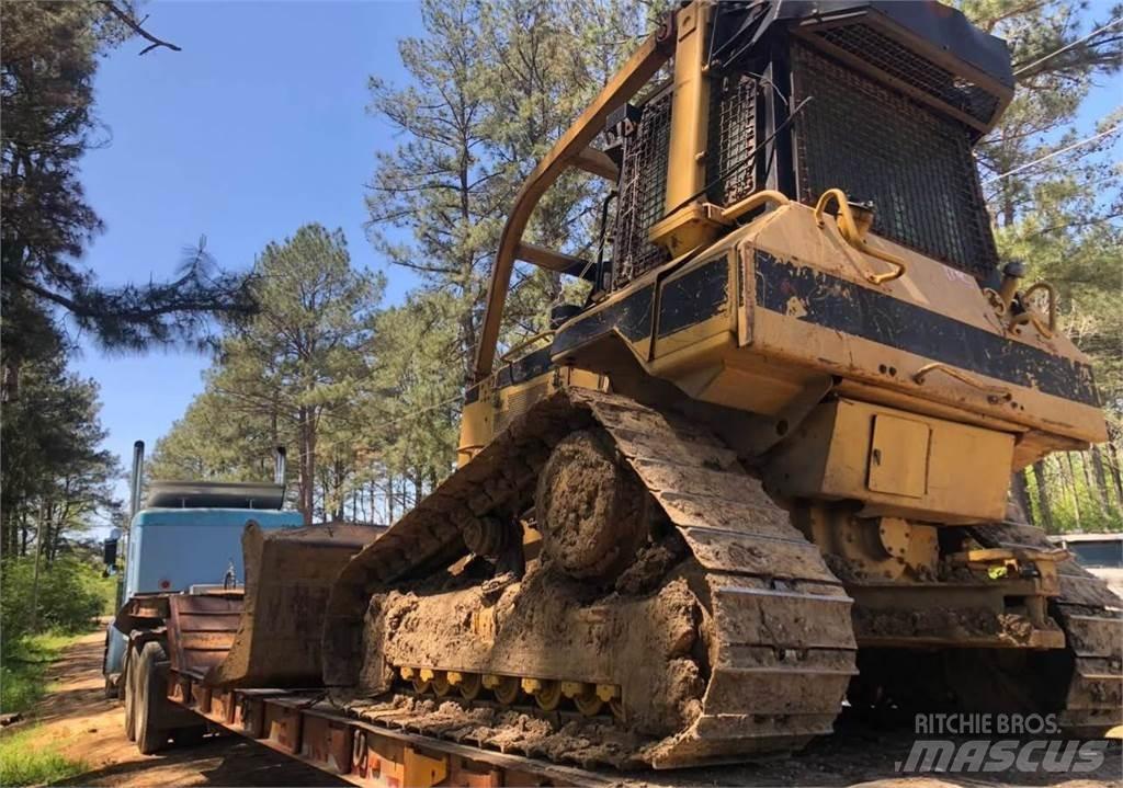 CAT D5M Kāpurķēžu buldozeri