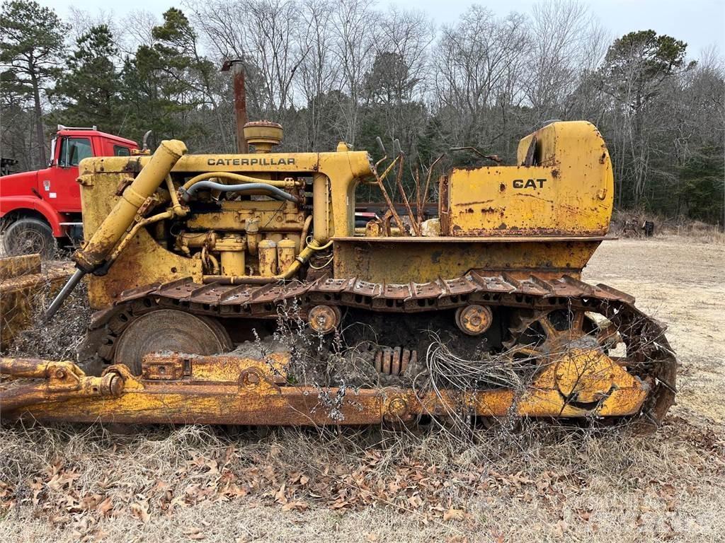 CAT D6 Kāpurķēžu buldozeri