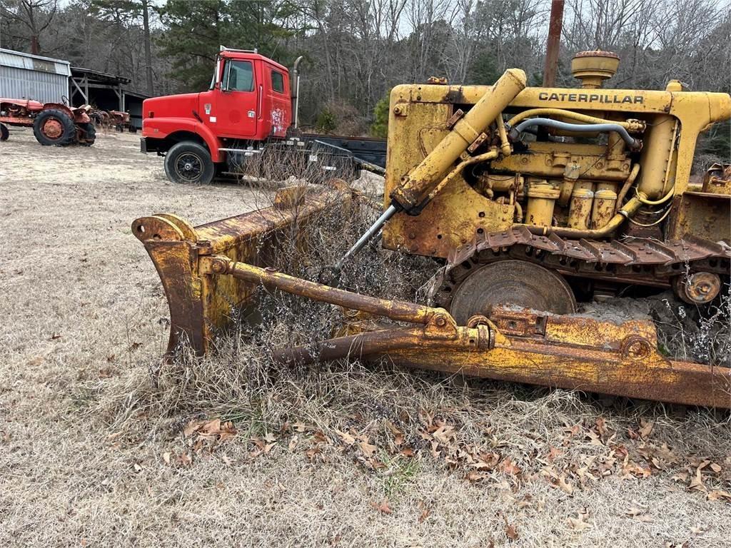 CAT D6 Kāpurķēžu buldozeri