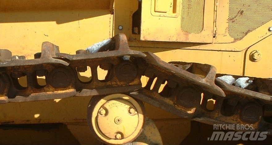CAT D6C Sliedes, ķēdes un šasija