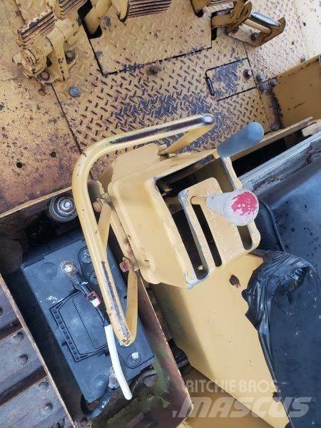 CAT D6C Kāpurķēžu buldozeri