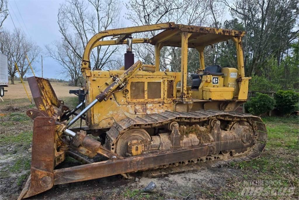 CAT D6C Kāpurķēžu buldozeri
