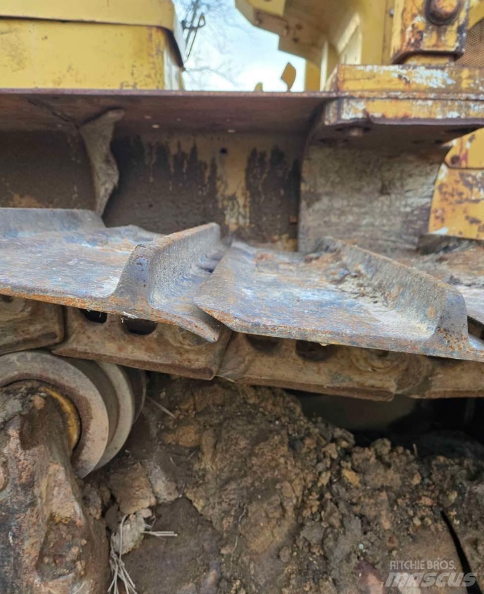 CAT D6C Kāpurķēžu buldozeri