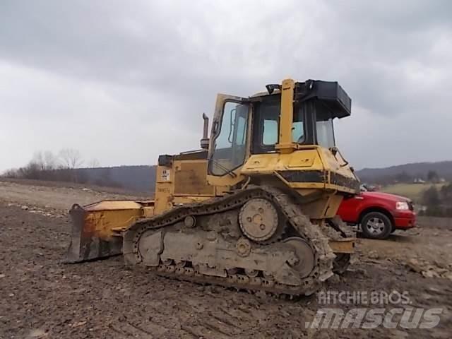 CAT D6M Kāpurķēžu buldozeri