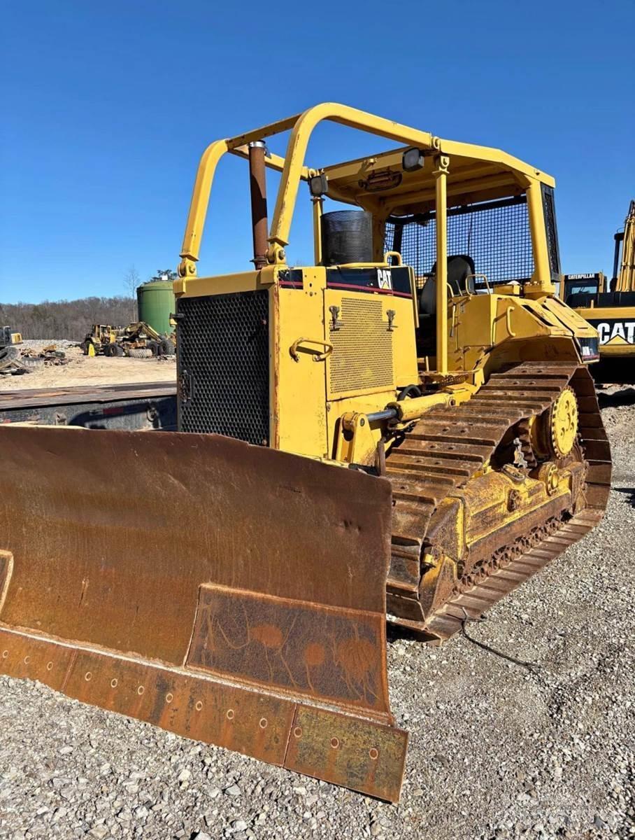 CAT D6M XL Kāpurķēžu buldozeri