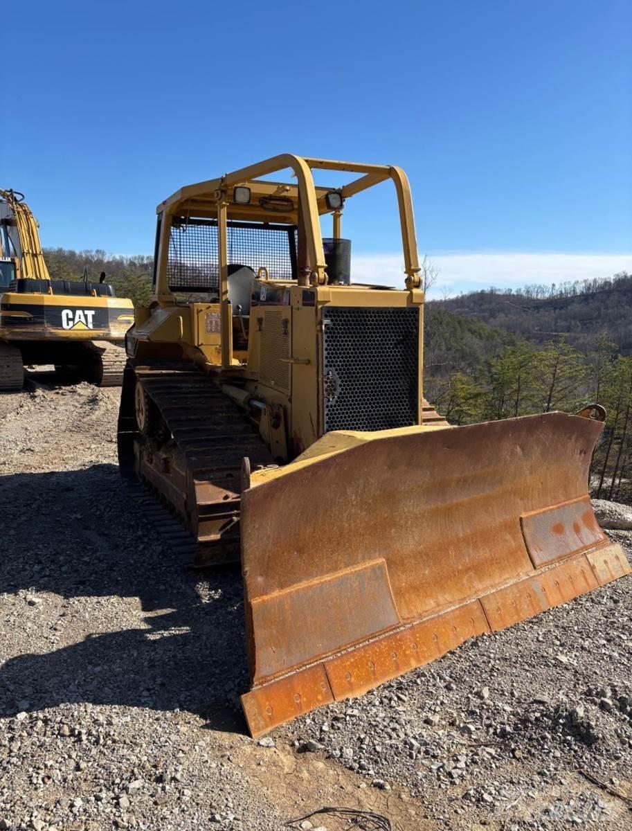 CAT D6M XL Kāpurķēžu buldozeri