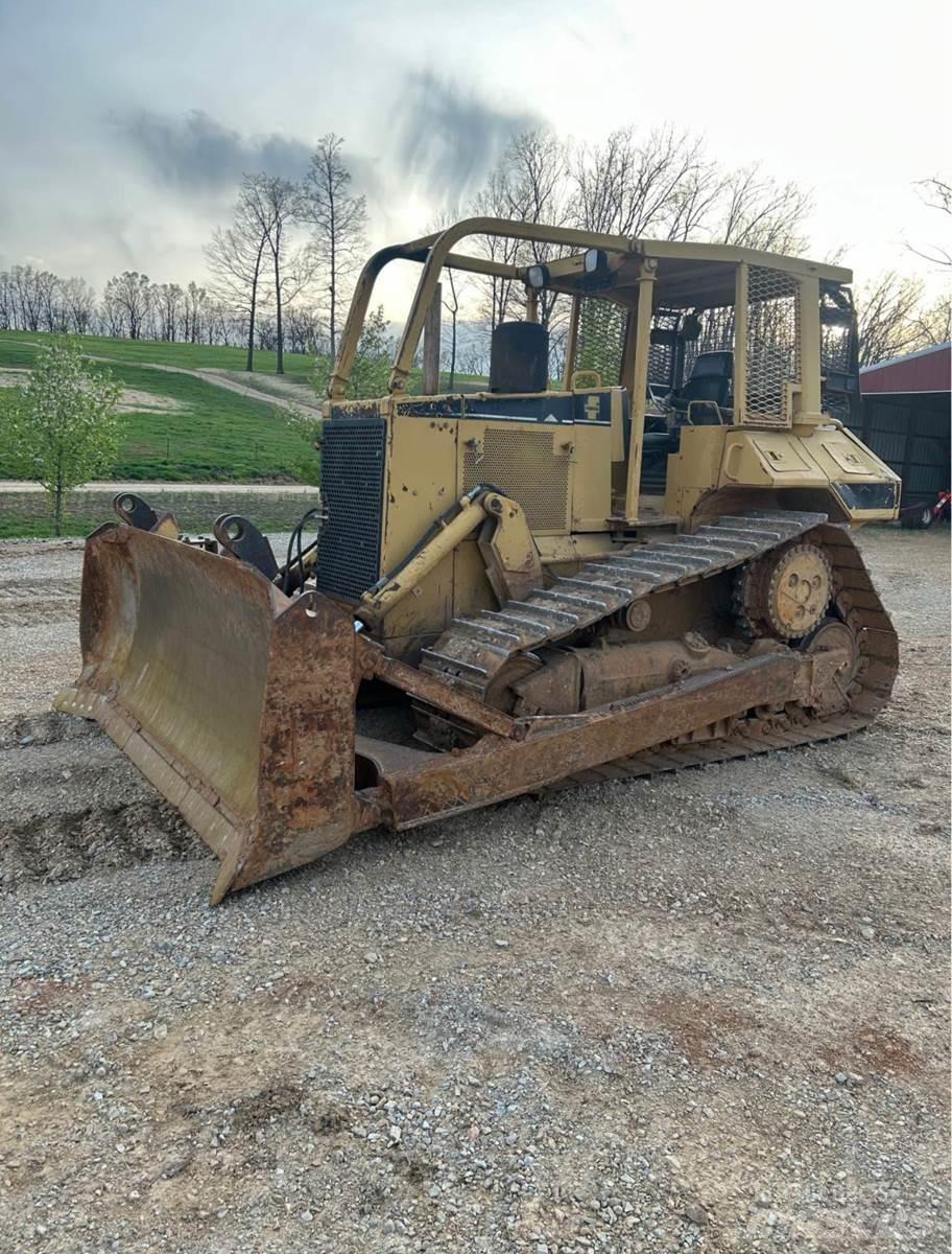 CAT D6M XL Kāpurķēžu buldozeri