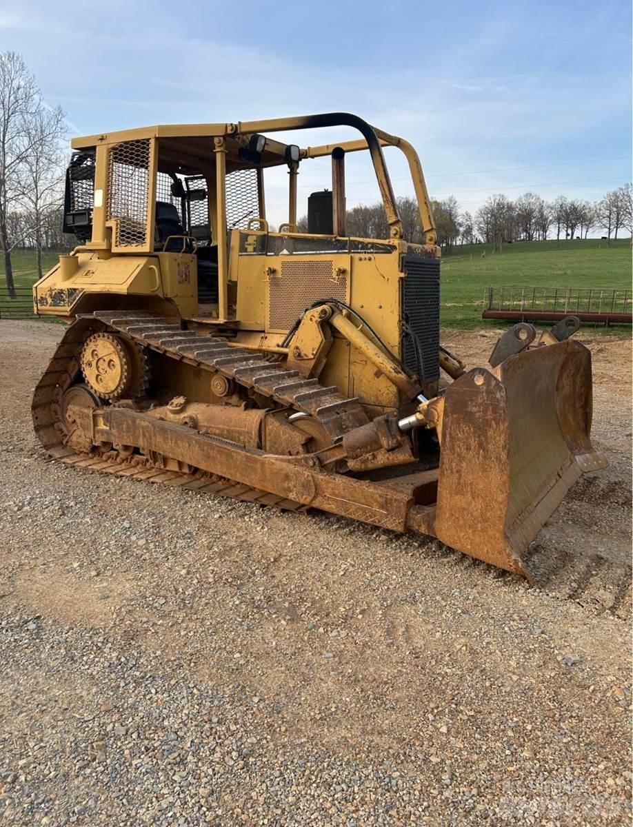 CAT D6M XL Kāpurķēžu buldozeri