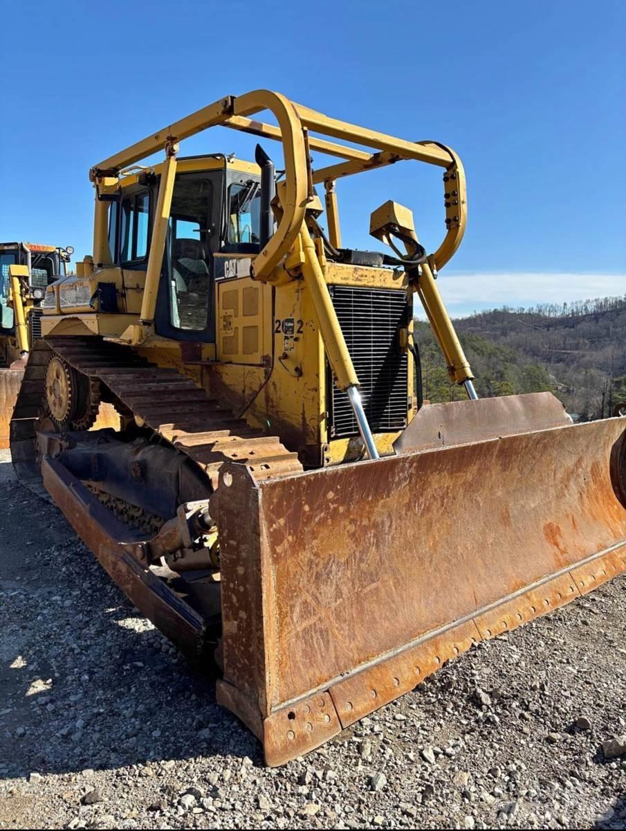 CAT D6R Kāpurķēžu buldozeri