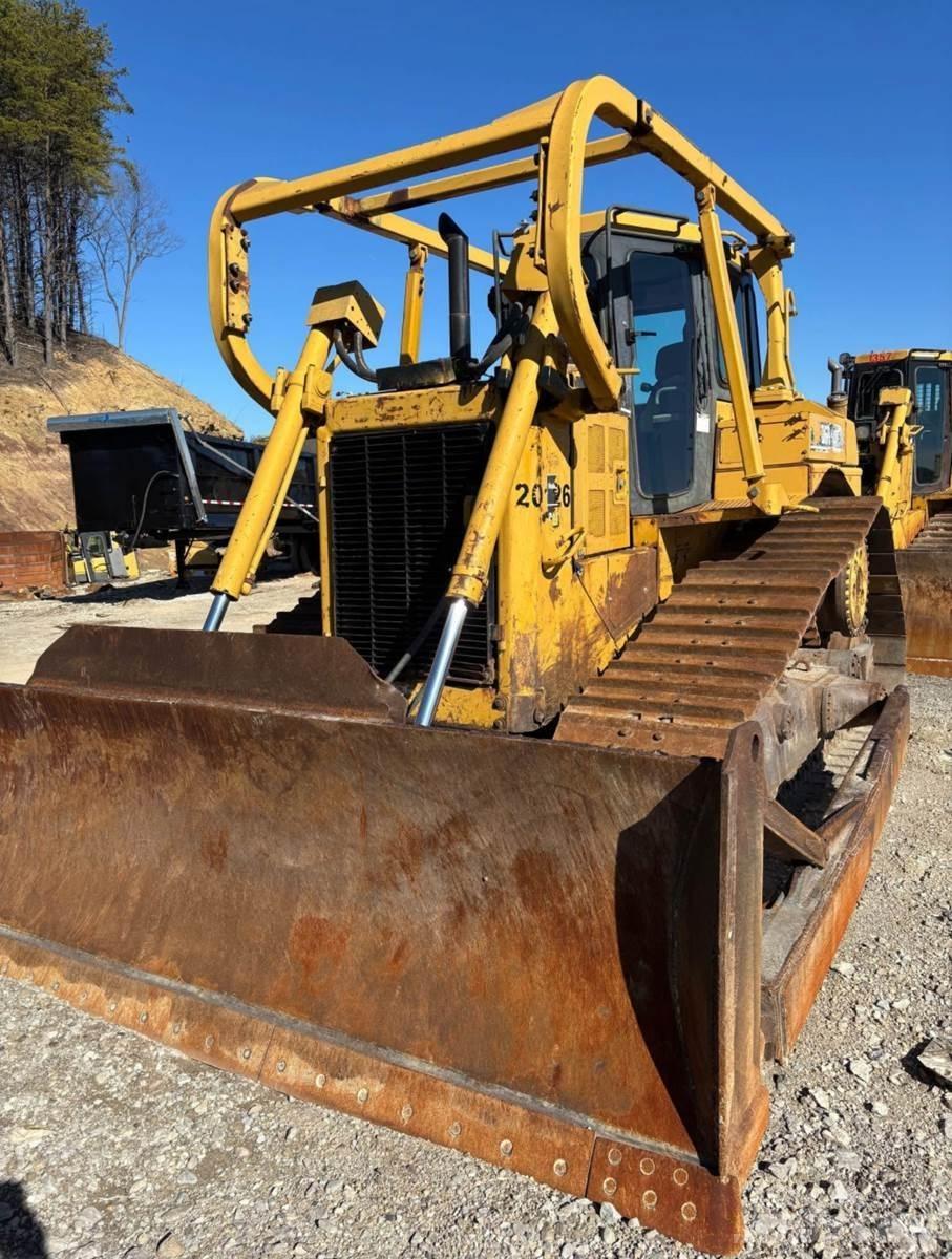 CAT D6R Kāpurķēžu buldozeri