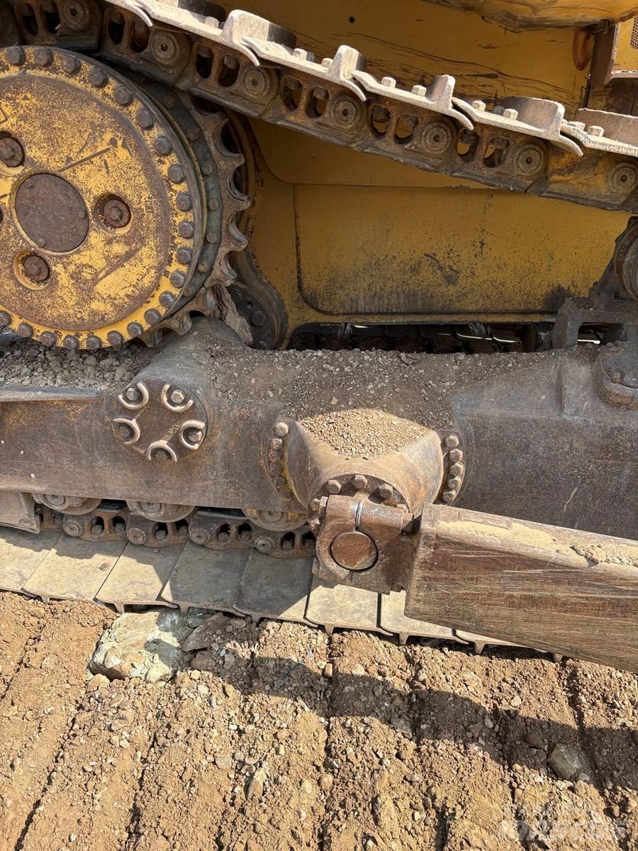CAT D6R Kāpurķēžu buldozeri
