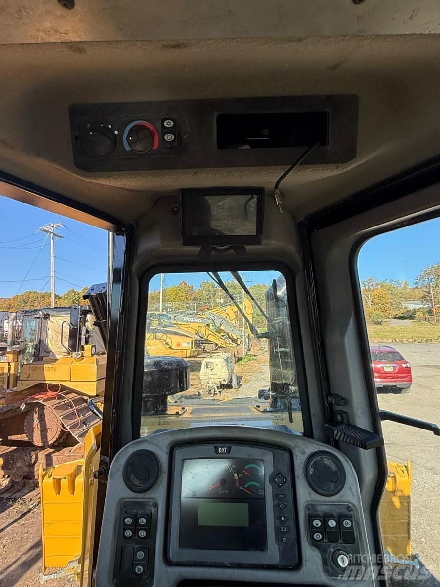 CAT D6T Kāpurķēžu buldozeri