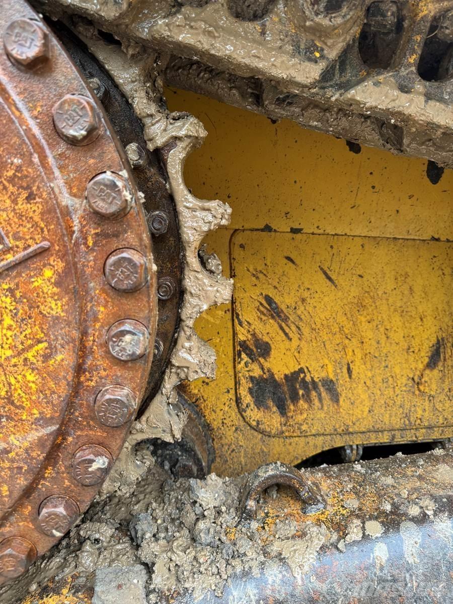 CAT D6T XL Kāpurķēžu buldozeri