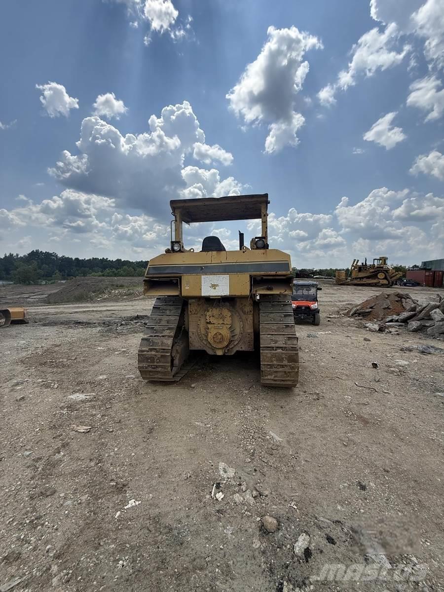 CAT D7H Kāpurķēžu buldozeri