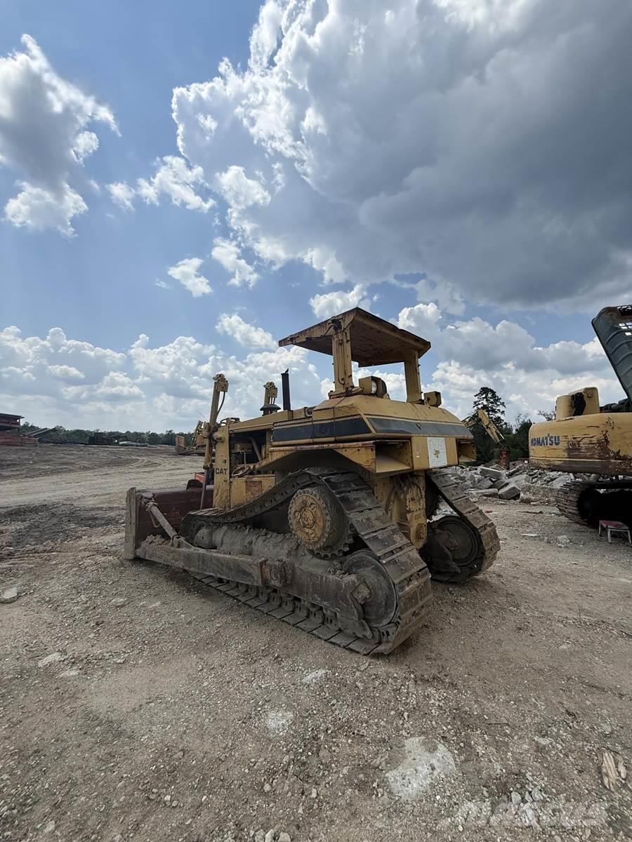 CAT D7H Kāpurķēžu buldozeri