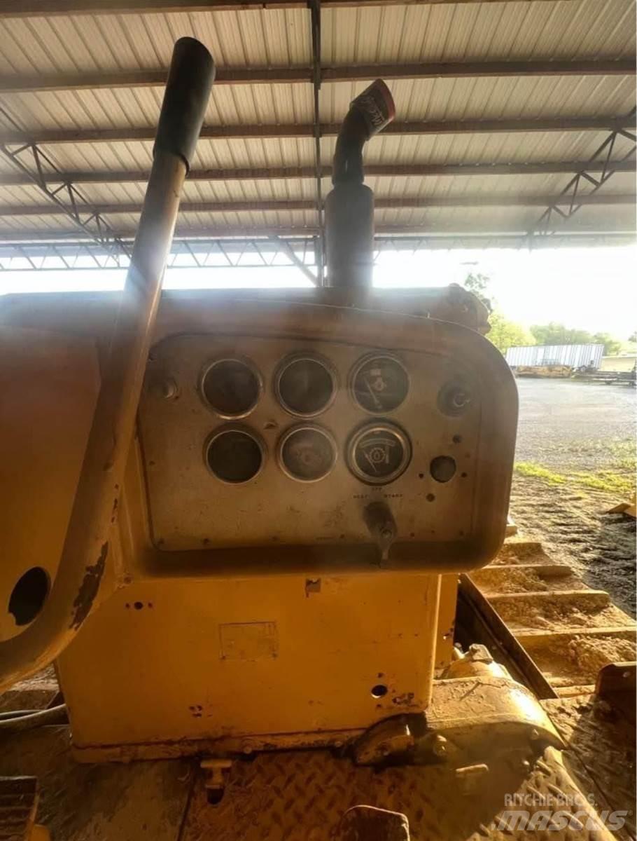 CAT D8H Kāpurķēžu buldozeri