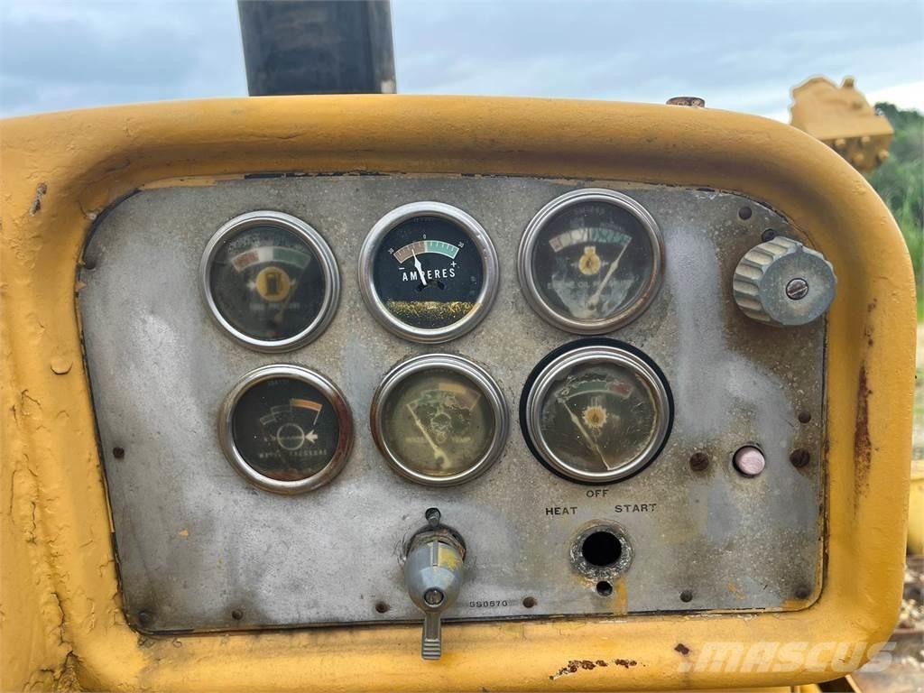 CAT D8H Kāpurķēžu buldozeri